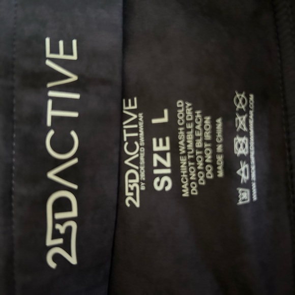 NWOT Purple/black marble sports top. Padded & buttery soft activewear. - Picture 3 of 3